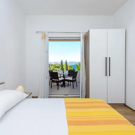 Apartment Aida *